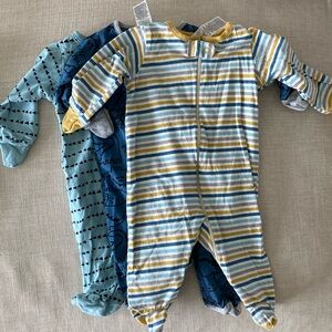 Gerber 0-3 month footed pajamas